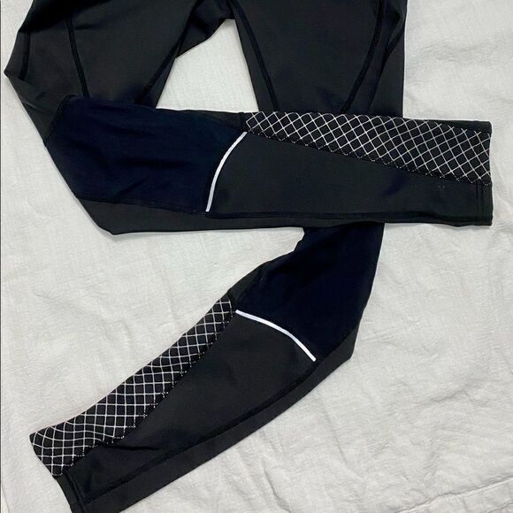 Athleta Black Miles Compression Reflective Leggings - Picture 6 of 11